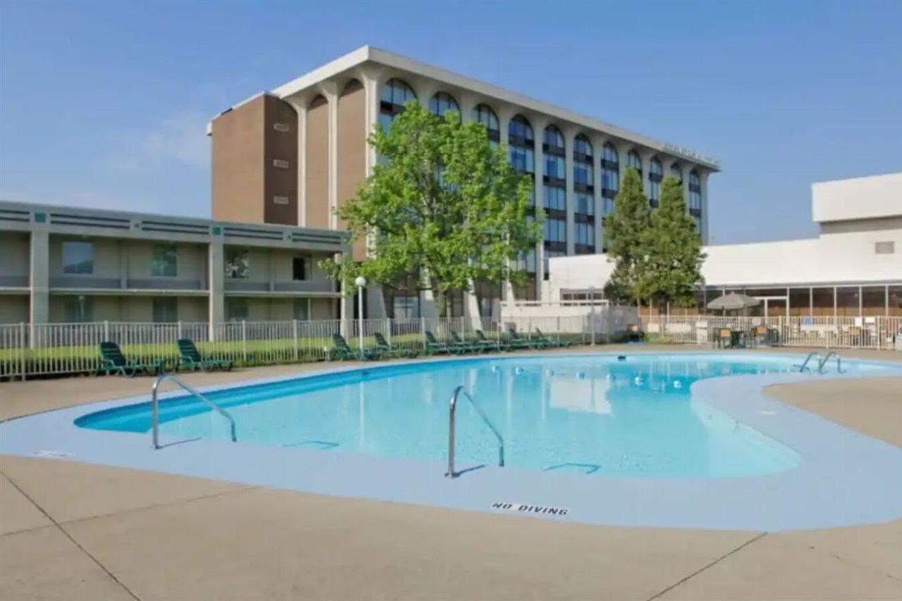 Days Inn & Suites By Wyndham Elyria Ngoại thất bức ảnh
